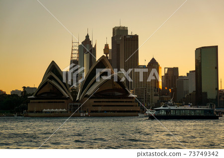 Sydney Opera House and dusk 73749342