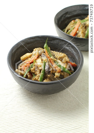 Sesame sauce, stir-fried vegetables with sesame seeds, in a small bowl 73749719