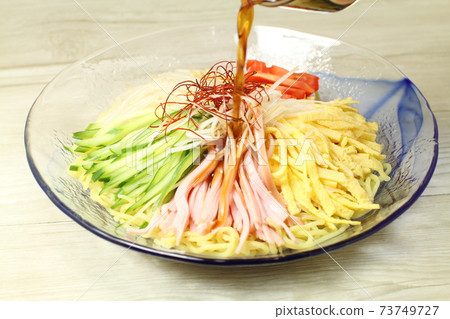 Chilled Chinese ramen, sprinkle on ramen Chilled Chinese ramen, sprinkle on ramen 73749727