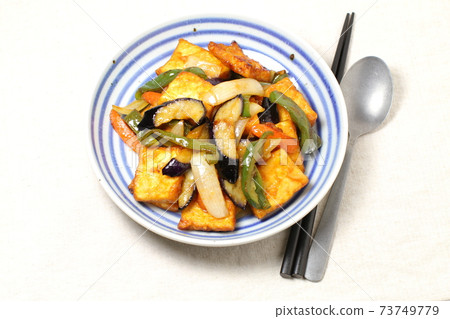 Atsuage and stir-fried vegetables, stir-fried sweet and sour sauce with ketchup flavor Atsuage and stir-fried vegetables, stir-fried sweet and sour sauce with ketchup flavor 73749779