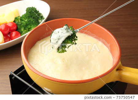cheese fondue  73750547