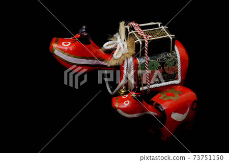 Epidemic prevention red beko black background 73751150