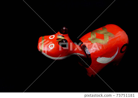 Epidemic prevention red beko black background Epidemic prevention red beko black background 73751181