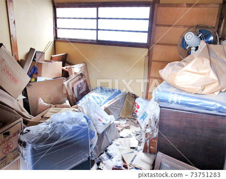 Unoccupied house left as garbage 73751283
