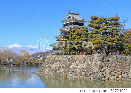National Treasure Matsumoto Castle and the Northern Alps National Treasure Matsumoto Castle and the Northern Alps 73751601