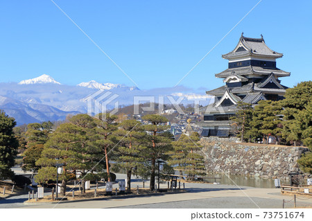 國寶松本城堡和北阿爾卑斯山 73751674