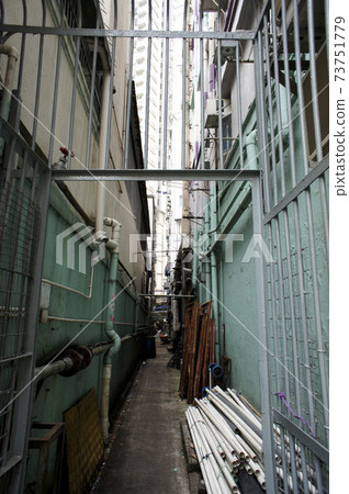 在香港的小巷後面 在香港的小巷後面 73751779