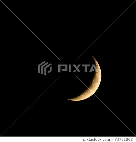 Live with the moon. Look at the moon. full moon. Crescent Moon. A thin moon. First quarter moon Live with the moon. Look at the moon. full moon. Crescent Moon. A thin moon. First quarter moon 73751808