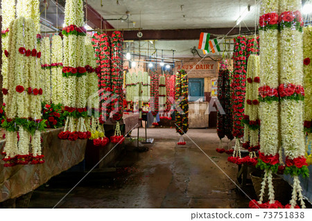India _ Bangalore Flower Wholesale Market 73751838