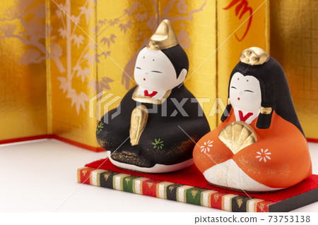金色折屏前的Hina娃娃 金色折屏前的Hina娃娃 73753138