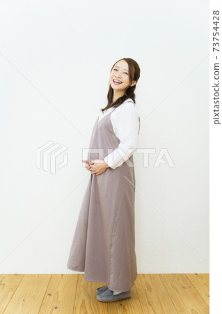 Maternity whole body white background 73754428