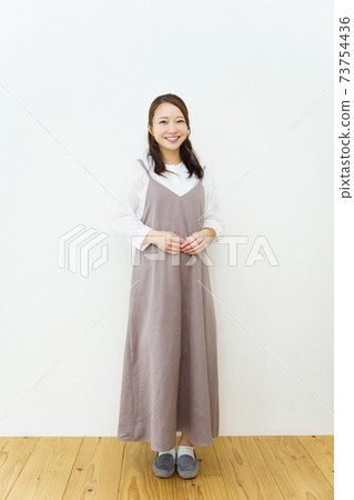 Maternity whole body white background 73754436