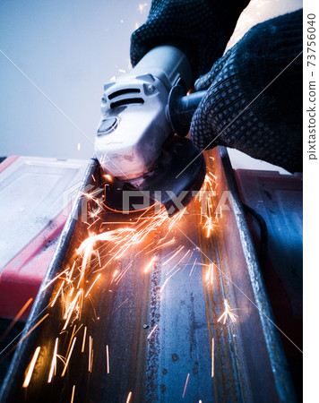 Sawing metal sparks 73756040