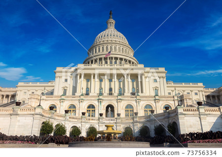 The United States pf America capitol building on a sunny day. 73756334