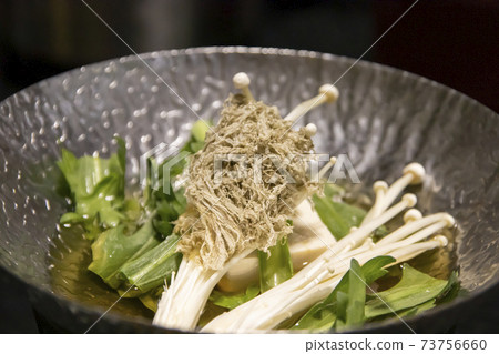 Yudofu with tororo kombu Yudofu with tororo kombu 73756660