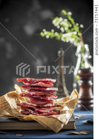 疊起來的豬肉脯叉燒肉 疊起來的豬肉脯叉燒肉 73757441