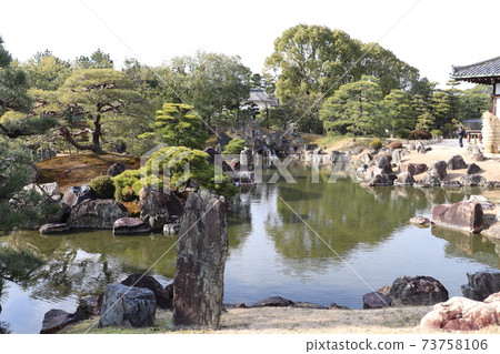京都二條城的日本庭園 京都二條城的日本庭園 73758106