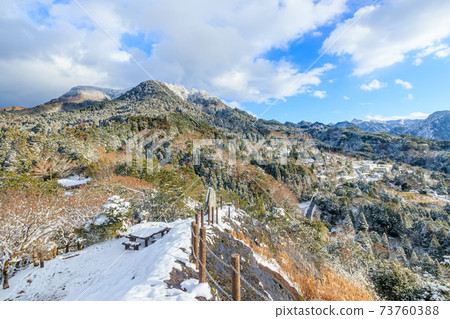 Mt. Hikosan in winter seen from Hanamigaiwa Park, Tagawa-gun, Fukuoka Prefecture 73760388