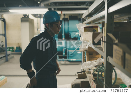 Factory worker 73761377