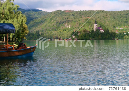 斯洛文尼亞的布萊德湖 73761488