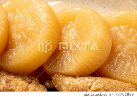 Boiled radish and chicken wings up. Boiled radish and chicken wings up. 73761989
