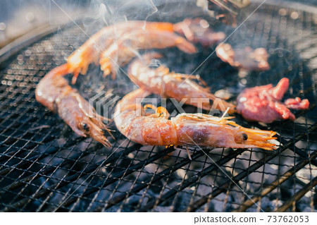 Shrimp grilled on the barbecue 73762053