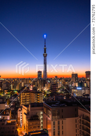 《東京》東京的黎明·天空樹和淺草城市景觀 《東京》東京的黎明·天空樹和淺草城市景觀 73762795