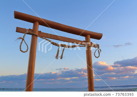 Torii appears on the beach Torii appears on the beach 73763393
