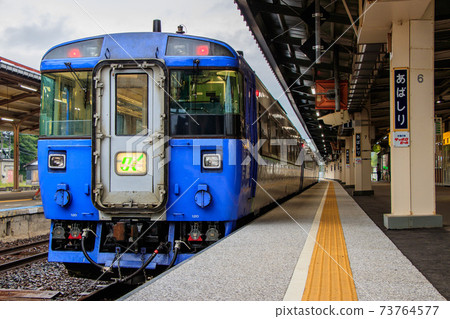 Kiha 183 series limited express Okhotsk stopped at Abashiri station Kiha 183 series limited express Okhotsk stopped at Abashiri station 73764577