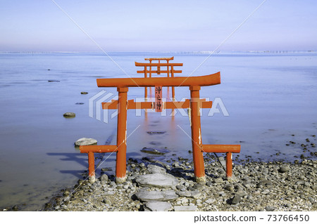 Mysterious scenery of the Ariake Sea Underwater Torii of Oo Shrine (Saga Prefecture) Mysterious scenery of the Ariake Sea Underwater Torii of Oo Shrine (Saga Prefecture) 73766450