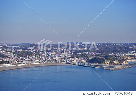 從江之島看的東濱海灘 從江之島看的東濱海灘 73766748