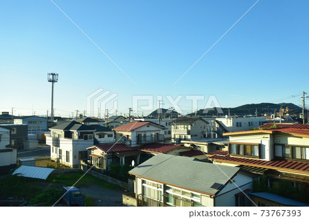從松島會安站到石卷站的Senseki線/ Senseki東北線的火車窗外的風景 73767393