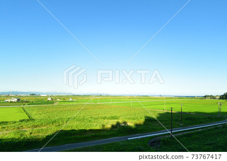 從松島會安站到石卷站的Senseki線/ Senseki東北線的火車窗外的風景 73767417