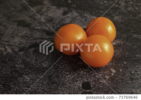 Fresh and fresh ripe tomatoes Fresh and fresh ripe tomatoes 73769646