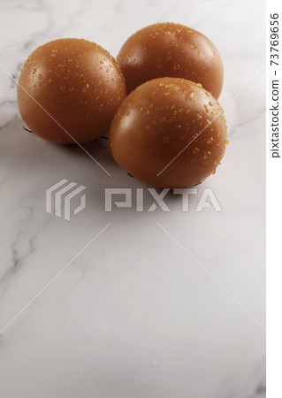 Fresh and fresh ripe tomatoes Fresh and fresh ripe tomatoes 73769656