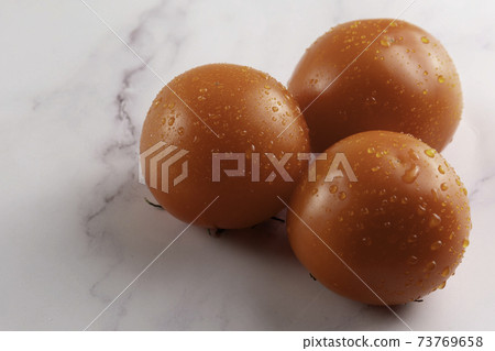 Fresh and fresh ripe tomatoes Fresh and fresh ripe tomatoes 73769658