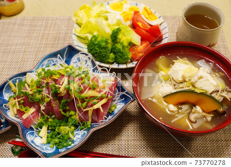 Skipjack sashimi, salad and miso soup Skipjack sashimi, salad and miso soup 73770278