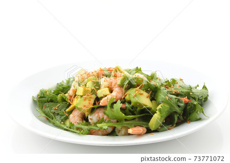 Shrimp, avocado and garland chrysanthemum salad Shrimp, avocado and garland chrysanthemum salad 73771072