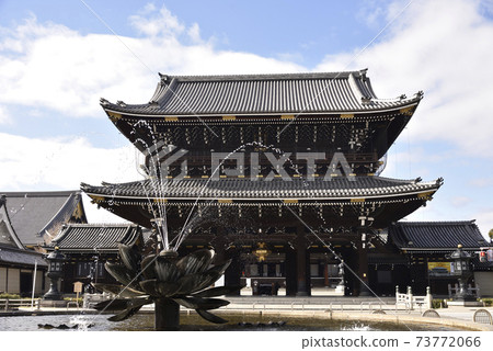 Mikagedo Gate Higashi Honganji Temple Mikagedo Gate Higashi Honganji Temple 73772066