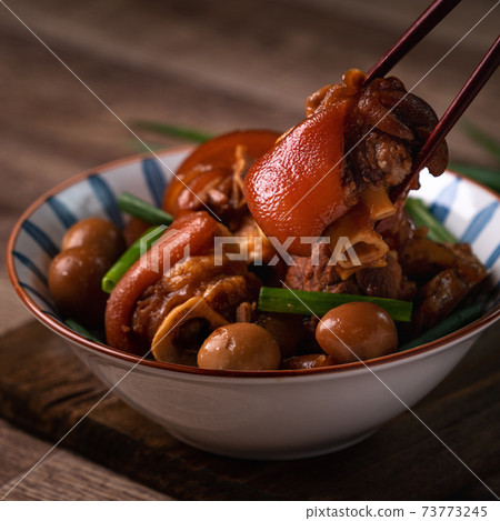 台灣 小吃 滷豬腳 豬腳 滷蛋 滷鵪鶉蛋 紅燒豬腳 pork knuckle 豚足 73773245