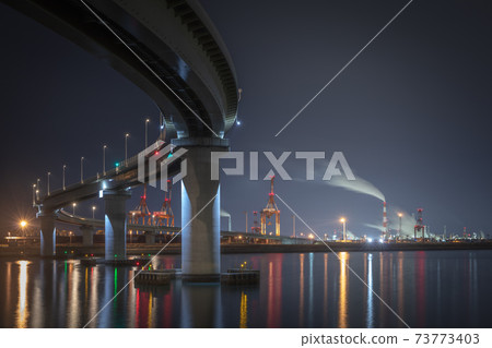 Yokkaichi Factory, Mie Prefecture Night View Under the Inaba Port Line Bridge Yokkaichi Factory, Mie Prefecture Night View Under the Inaba Port Line Bridge 73773403