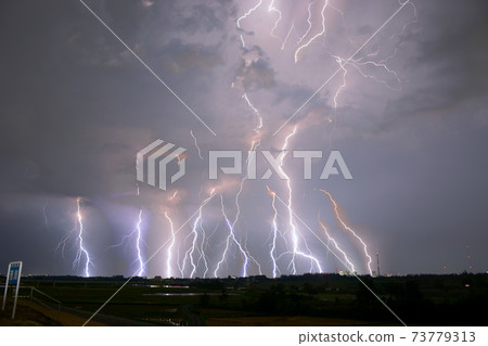 憤怒的雷擊 73779313