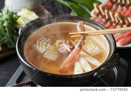 Raw snow crab shabu-shabu 73779995