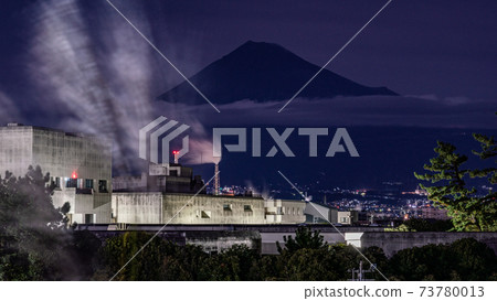 Mt. Fuji, a night view of the popular Shizuoka factory Mt. Fuji, a night view of the popular Shizuoka factory 73780013
