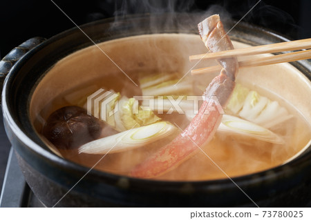 Raw snow crab shabu-shabu 73780025