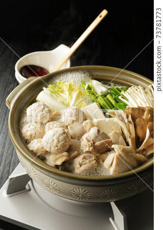 魚丸和雞肉熱火鍋 魚丸和雞肉熱火鍋 73781773