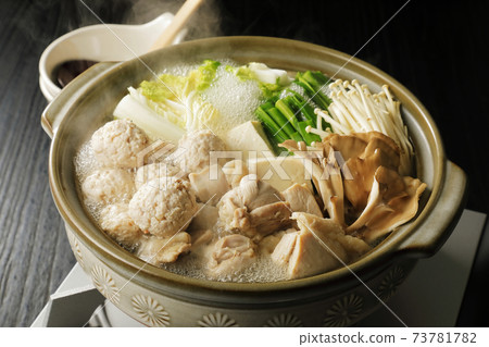 魚丸和雞肉熱火鍋 魚丸和雞肉熱火鍋 73781782