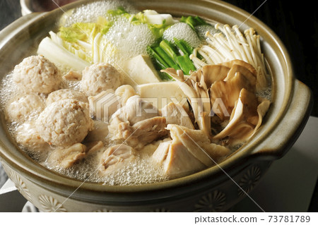 魚丸和雞肉熱火鍋 魚丸和雞肉熱火鍋 73781789