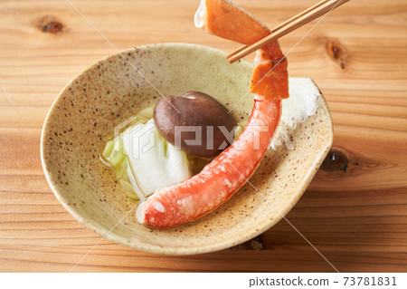 Shabu-shabu of snow crab 73781831