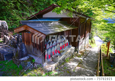 Iwadekannon Jizo on the approach to Kiso Okuwa Village 73781915